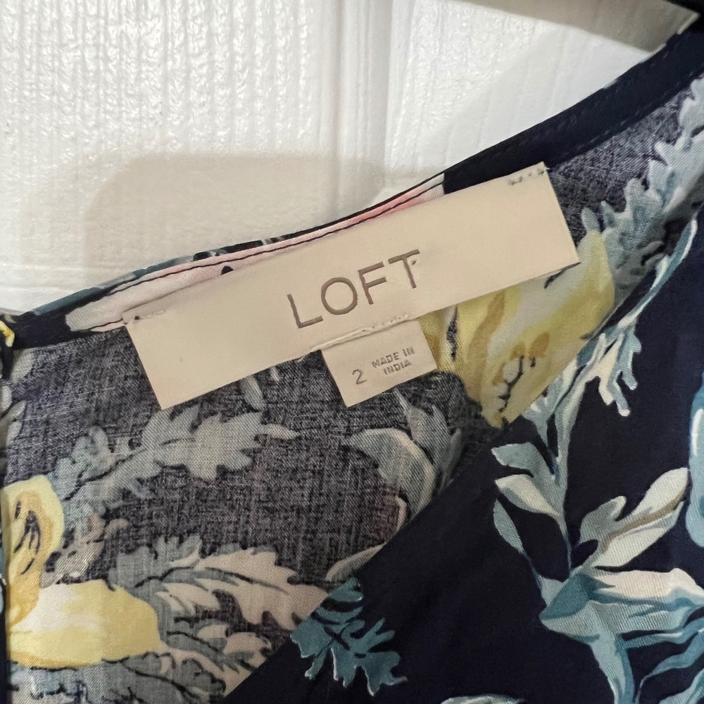 LOFT Navy Blue Floral Short Sleeve Wide Leg Jumpsuit V-Neck Size 2 - Picture 3 of 8